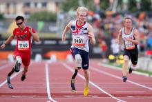 Jonnie Peacock winning the men's 100m T44