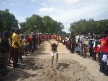 Young people in Uganda try out para-athletics 