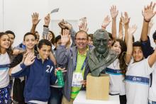 Xavier Gonzalez meeting with kids at Museu Cidade Olímpica e Paralímpica