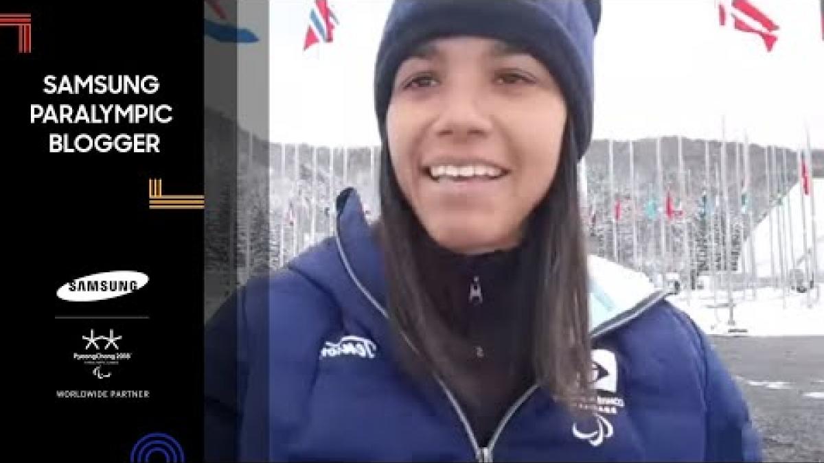 Aline Rocha | Passeando pela área internacional da Vila Paralímpica | Samsung Paralympic Blogger