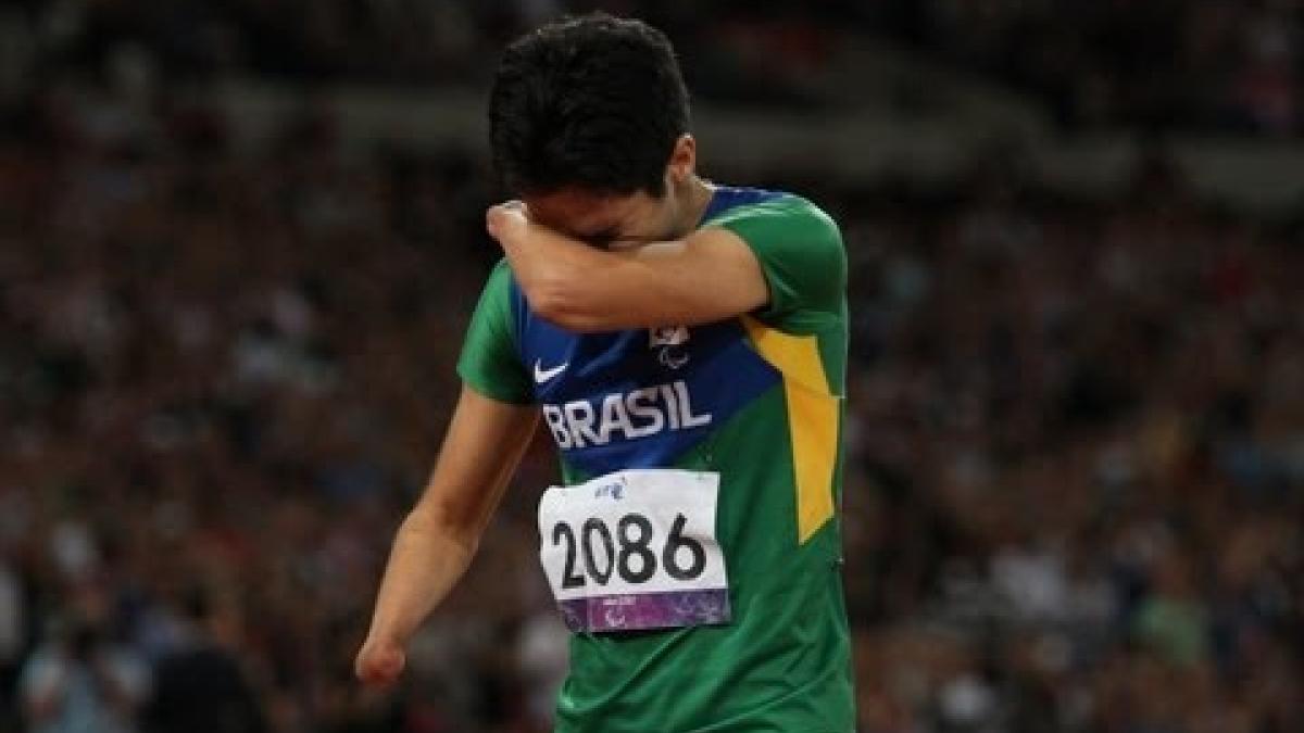 9: Yohansson Nascimento finishing 100m T46 race