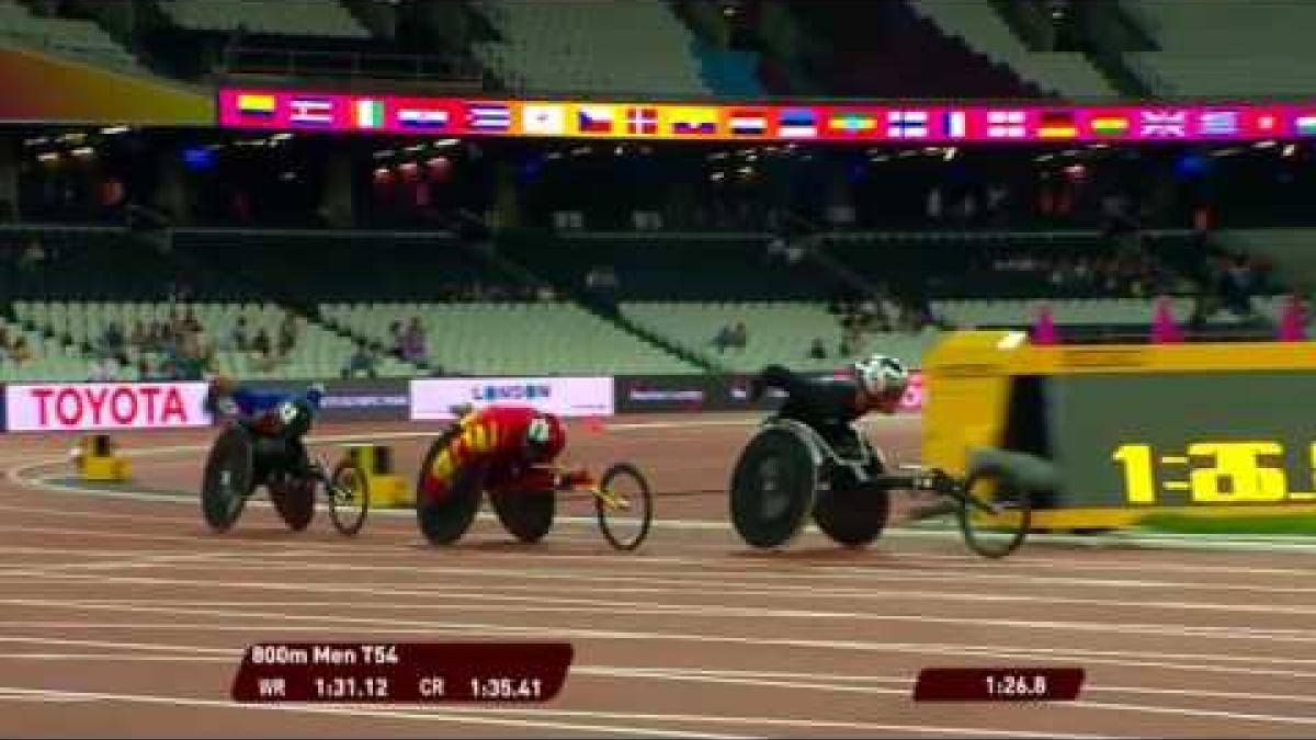 Men's 800m T54 crash