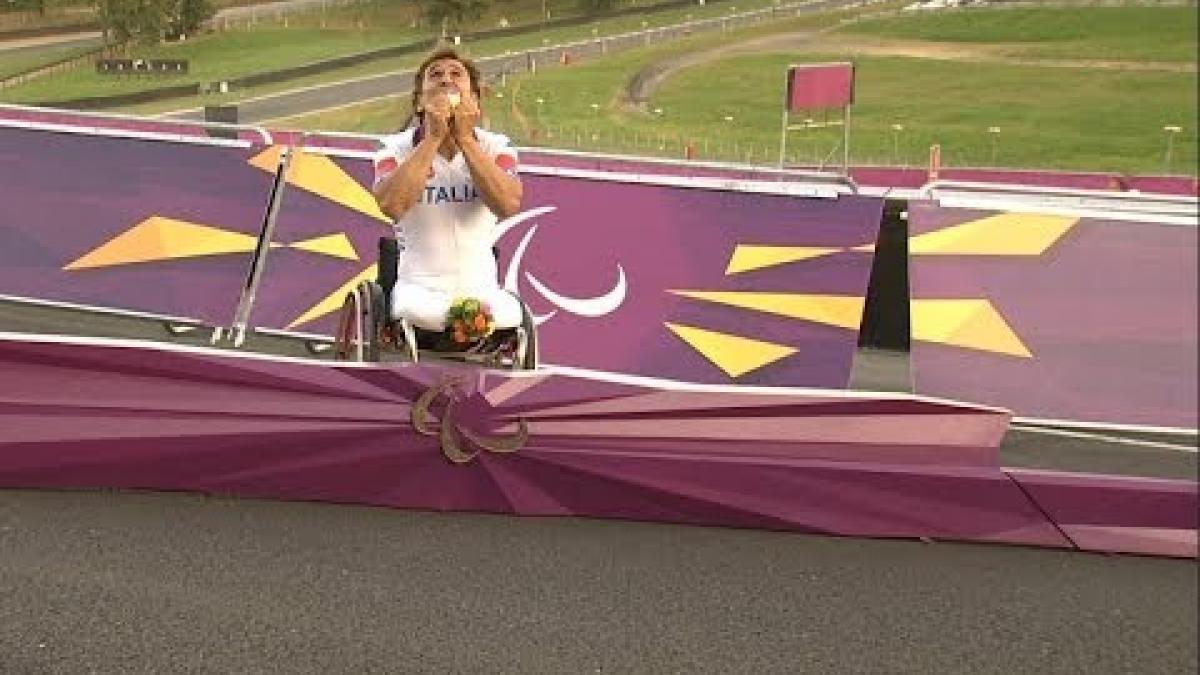 Alex Zanardi wins Beste Male Debut Paralympic Award