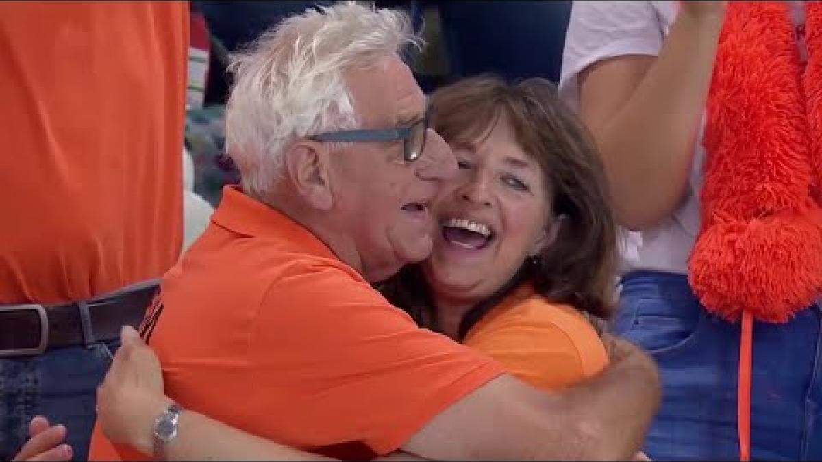 Video Thumbnail about the men&#039;s 200m IM SM11 final London 2019 with two fans in the crowd embracing each other.