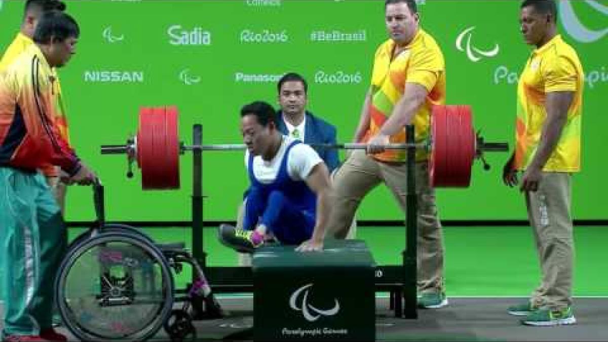 #ThrowbackThursday: Van Cong Le won men's -49kg gold in Rio with a new Paralympic Record