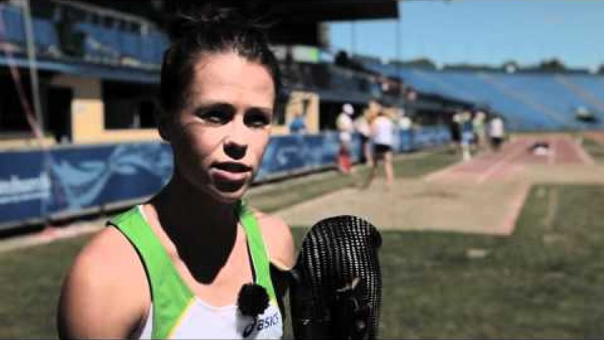 Australian sprinter Kelly Cartwright wants to share her knowledge with the public: Watch her explain what is most important in Paralympic sprint and how her prosthesis works. 